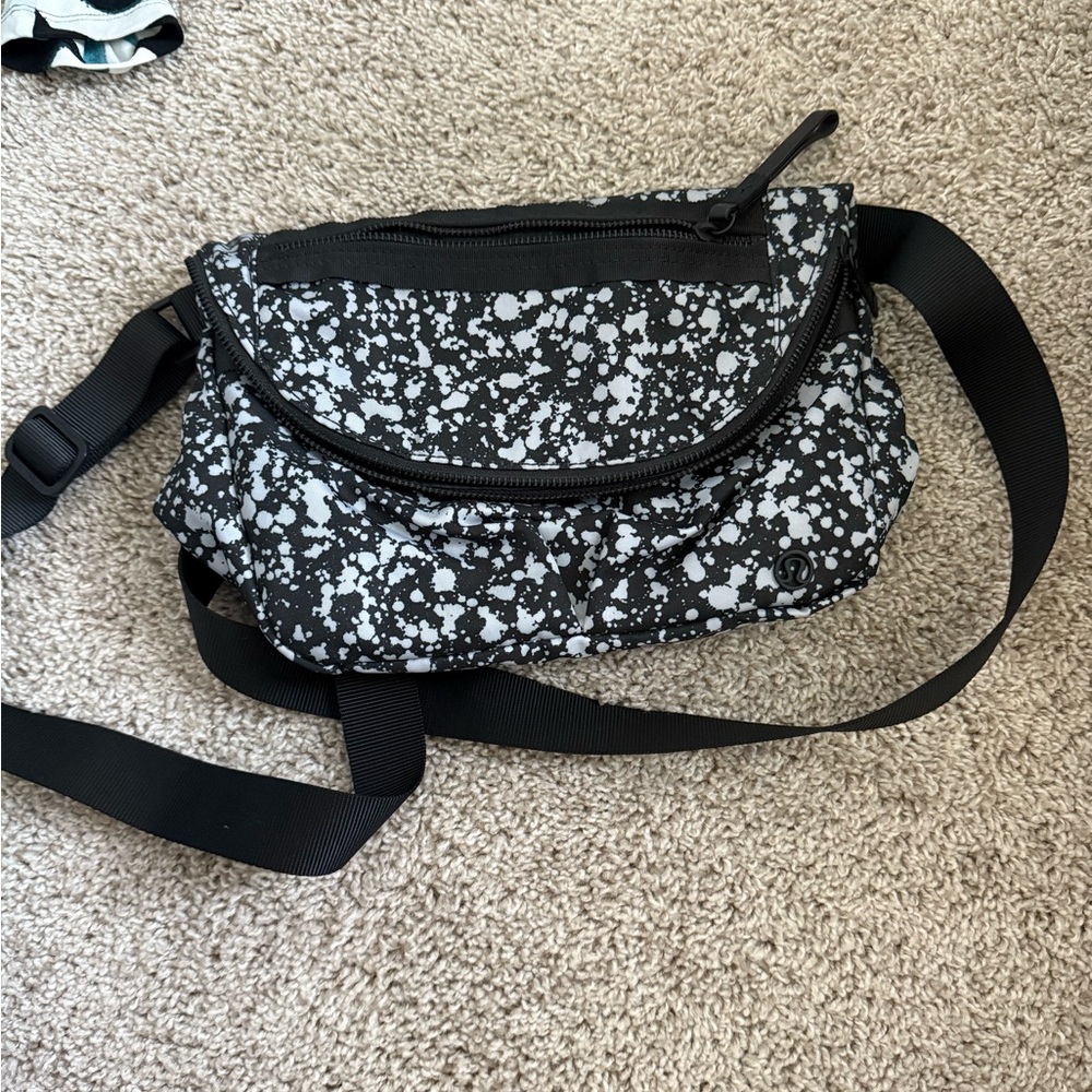 Lululemon Festival Crossbody Black and White Speckled Women's Bag Like New
